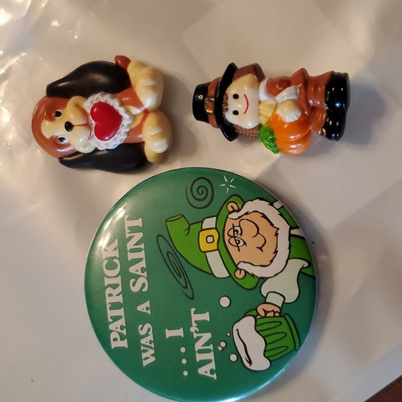 Russ 1980s Holliday pins - Picture 1 of 2